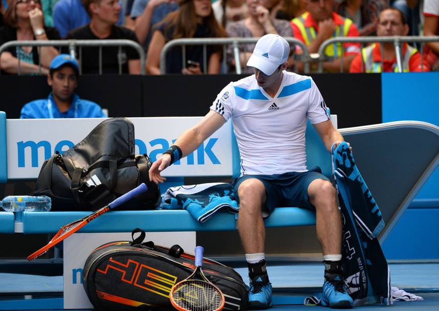 Andy Murray si libera della racchetta demolita: ai quarti sfider Federer